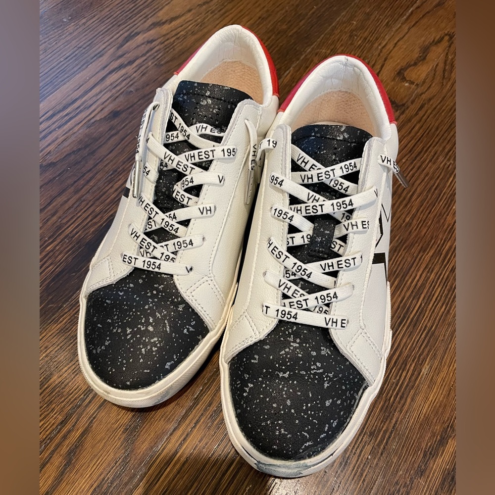Vintage Havana low top star sneakers. Size 10.